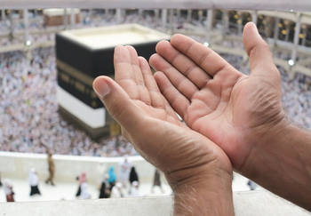 Guided Umrah and Hajj packages with visas, hotels, and transport